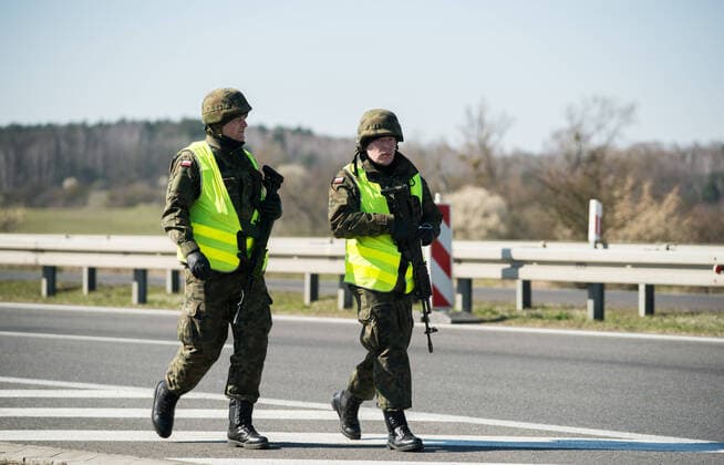 Sanitary Control Point at the Polish-German border in Kolbaskowo Sanitary Control Point at the Polish-German border on March 24, 2020 in Kolbaskowo, Poland Soldiers and members of sanitary services check all the returning drivers due to the coronavirus outbreak. EN_01420817_0049 