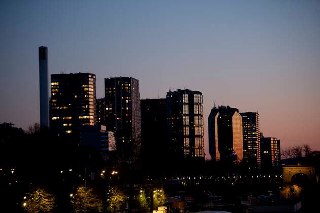 Ambiance de Paris - ambiance au coucher de soleil avec le quartier de Beaugrenelle en fond NEWS : COVID 19 a Paris - 24 03 2020 JBAutissier Panoramic 