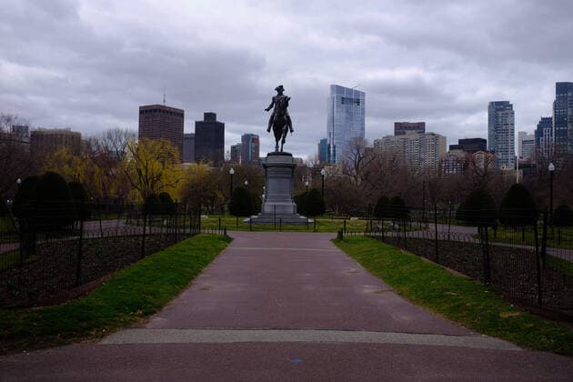 March 24, 2020, Boston, Massachusetts, US: A stay-at-home advisory issued by Governor Charlie Baker and state health officials is now in effect for all Massachusetts residents as of 12 pm on March 24, 2020. This is help hault the spread of the COVID-19, Corona Virus. Boston is quiet, and almost no people are out on the streets. An empty Boston Common park. Boston US - ZUMAd211 20200324_zap_d211_001 Copyright: xAllisonxDinnerx