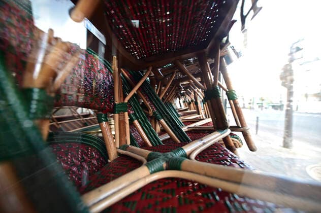 Ambiance a St Germain des Pres - Cafe de Flore ferme NEWS : COVID 19 a Paris - 24 03 2020 JBAutissier Panoramic 