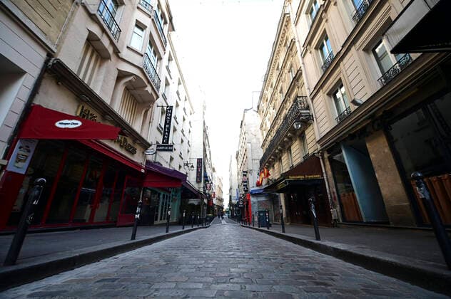 Quartier de la Huchette desert et ses boutiques fermees NEWS : COVID 19 a Paris - 24 03 2020 JBAutissier Panoramic 