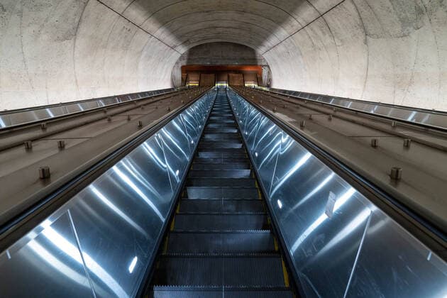 March 24, 2020, Washington, DC, UNITED STATES: An empty escalator at a metro station in mid day in Washington, DC on Tuesday, March 24, 2020. To date the United States has 52,966 Corona Virus cases and 685 deaths. President Donald Trump says he wants the nation opened up and just raring to go by Easter -- a date just more than two weeks away that few health experts believe will be sufficient in containing the spread of coronavirus. Washington UNITED STATES - ZUMAc206 20200324_zap_c206_005 Copyright: xKenxCedenox