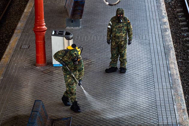 News Bilder des Tages March 24, 2020, San Sebastian, Basque country, Spain: Several soldiers from the Spanish army carry out disinfection work at the San Sebastian train station, to slow down the expansion of Covid 19. ..A device made up of 62 soldiers from the Spanish Army disinfected the train station in San Sebastian, a city in the Basque Country, Spain, on Tuesday, as a preventive measure against the spread of the coronavirus COVID-19..during the corona virus pandemic..Soldiers doing disinfection work during the corona virus pandemic..62 soldiers from the Spanish Army disinfected the San Sebastian train station in the Basque County, as a preventive measure against the spread of the coronavirus San Sebastian Spain - ZUMAs197 20200324_zaa_s197_151 Copyright: xJavixJuliox