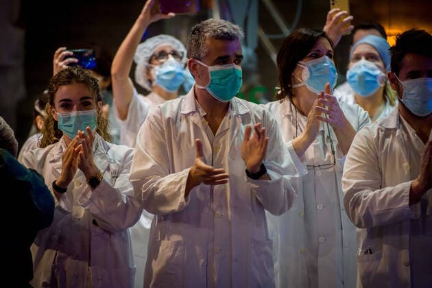 March 24, 2020, Barcelona, Catalonia, Spain: Health workers from the Hospital Clinic de Barcelona take to the streets to applaud the people who cheer them up from the balconies every day at 8pm. SpainÃ¢â‚¬â ¢s coronavirus victims rise by 514 in a day, with 2,700 dead and nearly 40,000 infections Barcelona Spain - ZUMAb137 20200324_zap_b137_007 Copyright: xJordixBoixareux