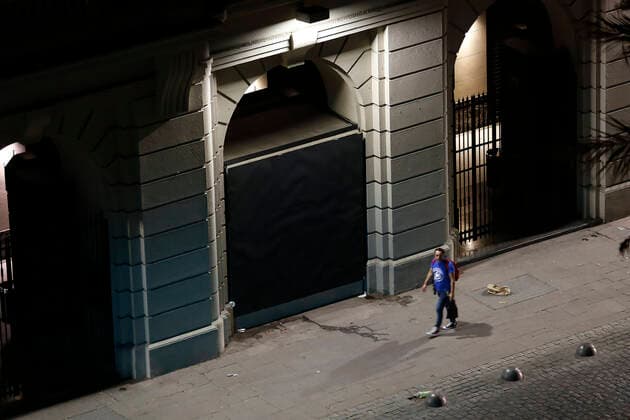 Santiago 24 March 2020 Plaza de Armas during the third night of curfew for the global coronavirus pandemic Marcelo Hernandez Aton Chile, Santiago Chile Aton 407276  Copyright: MARCELOxHERNANDEZ ATONxCHILE