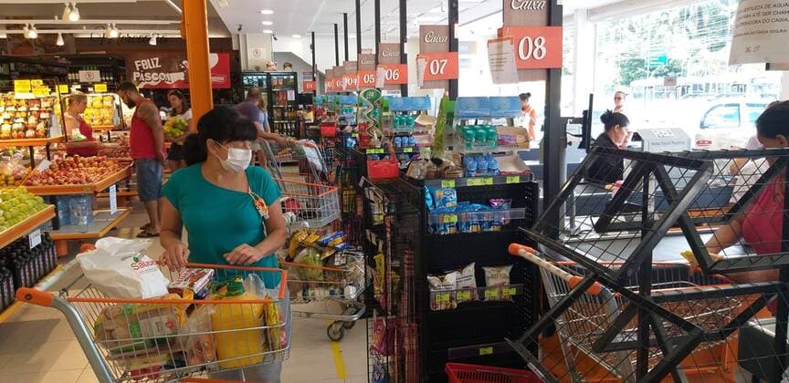 March 24, 2020, Cotia, Sao Paulo, Brasil: (INT) Movement at the supermarket. March 24,2020,Cotia,Sao Paulo,Brazil: Little movement at Granja Viana supermarket in Cotia, this Tuesday afternoon (24) because of Coronavirus pandemic...Credit: Thenews2 Cotia Brasil - ZUMAn293 20200324_znp_n293_088 Copyright: xLecoxVianax
