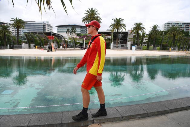 AUSTRALIA CORONAVIRUS COVID-19, A lifeguard patrols the parameter of South Bank beach which has been closed to the public in Brisbane, Wednesday, March 25, 2020. A shutdown of non-essential services as well as domestic and international travel restrictions are in effect Australia wide in a bid to slow the spread of the COVID-19 coronavirus. ( NO ARCHIVING, EDITORIAL USE ONLY, NO USE IN BOOKS WITHOUT CONSENT BRISBANE QUEENSLAND AUSTRALIA  Copyright: xDANxPELEDx 20200325001459302915