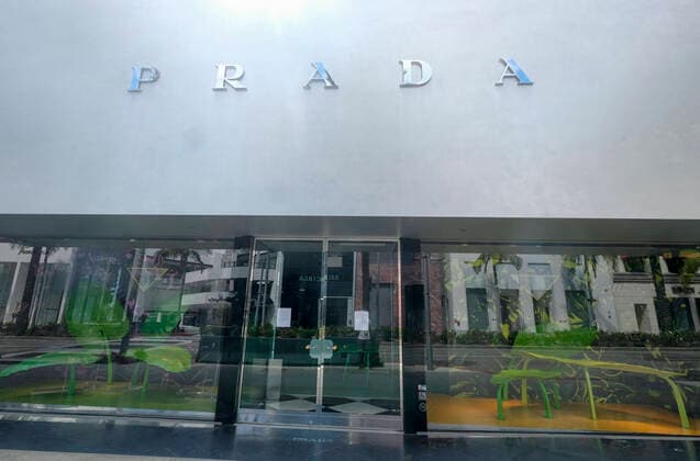 March 24, 2020, Los Angeles, California, U.S: A closed Prada shop in Rodeo Drive in Beverly Hills on Tuesday, March 24, 2020. California Gov. Gavin Newsom issued a statewide stay-at-home order Thursday for residents to venture outside only for essential jobs, errands and some exercise, due to coronavirus concerns. Los Angeles U.S. - ZUMAc68_ 20200324_zaf_c68_001 Copyright: xRingoxChiux