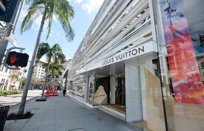 March 24, 2020, Los Angeles, California, U.S: A closed Louis Vuitton shop in Rodeo Drive in Beverly Hills on Tuesday, March 24, 2020. California Gov. Gavin Newsom issued a statewide stay-at-home order Thursday for residents to venture outside only for essential jobs, errands and some exercise, due to coronavirus concerns. Los Angeles U.S. - ZUMAc68_ 20200324_zaf_c68_015 Copyright: xRingoxChiux