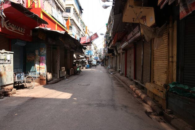India: Lockdown amid COVID-19 The deserted road during the government-imposed lockdown as preventive measure against the spread of the COVID-19 in Kolkata. Kolkata West Bengal India Copyright: DipaxChakraborty