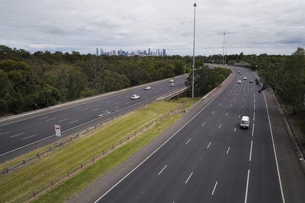AUSTRALIA CORONAVIRUS COVID-19, General view of the Eastern Freeway showing less than typical traffic, in Melbourne, Wednesday, March 25, 2020. A shutdown of non-essential services is in effect Australia wide in a bid to slow the spread of the coronavirus (COVID-19) disease. ( NO ARCHIVING, EDITORIAL USE ONLY, NO USE IN BOOKS WITHOUT CONSENT MELBOURNE VICTORIA AUSTRALIA  Copyright: xSTEFANxPOSTLESx 20200325001459397932