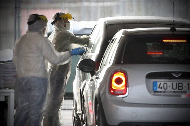 (200325) -- LISBON, March 25, 2020 -- Medical workers work at a COVID-19 drive-through screening center in Lisbon, Portugal, on March 24, 2020. COVID-19, caused by the novel coronavirus, has infected 2,362 people and killed 33 in Portugal, according to the latest from the health authorities. (Photo by Xinhua) PORTUGAL-LISBON-DRIVE THROUGH-SCREENING CENTER PedroxFiuza 