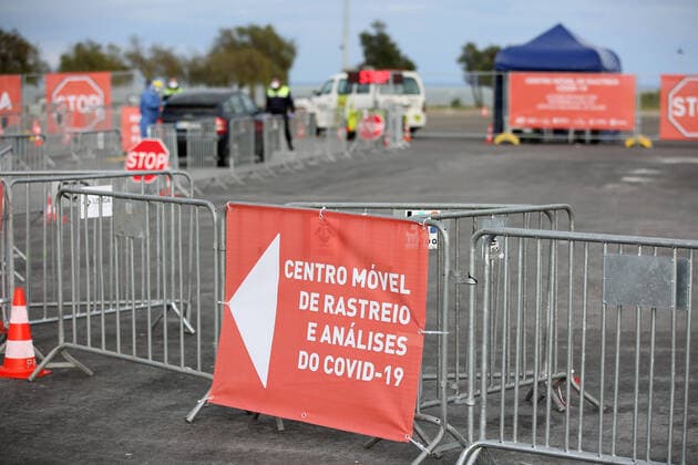 (200325) -- LISBON, March 25, 2020 -- Photo taken on March 24, 2020 shows a COVID-19 drive-through screening center in Lisbon, Portugal. COVID-19, caused by the novel coronavirus, has infected 2,362 people and killed 33 in Portugal, according to the latest from the health authorities. (Photo by Xinhua) PORTUGAL-LISBON-DRIVE THROUGH-SCREENING CENTER PedroxFiuza 
