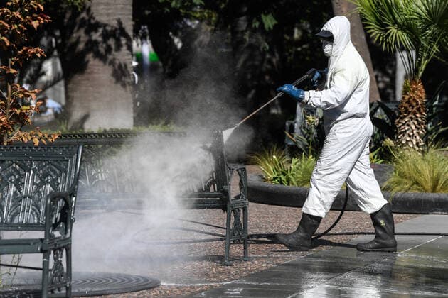 (200325) -- SANTIAGO, March 25, 2020 (Xinhua) -- A staff disinfects a bench at a square in Santiago, Chile, March 24, 2020. Chile had 922 confirmed cases of COVID-19 and two deaths, the Ministry of Health of Chile announced Tuesday. (Photo by Jorge Villegas Xinhua) CHILE-SANTIAGO-COVID-19 