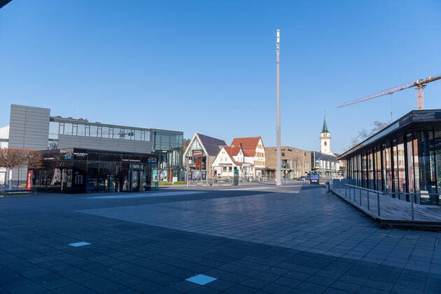 Metzingen theme picture Corona Virus, Outletcity Metzingen, ghost town, people empty, 24 03 2020 Outletcity, theme picture Corona Virus, Outletcity Metzingen, ghost town, people empty, 24 03 2020, Copyright: xEibner-Pressefoto SaschaxWaltherx EP_swa