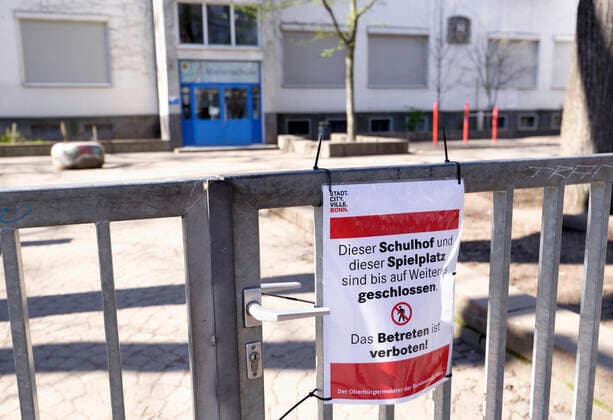 DEU , GERMANY A closed school due to the Corona crisis pandemic in Bonn Corona , 24 03 2020 DEU , GERMANY A closed school due to the Corona crisis pandemic in Bonn , 24 03 2020