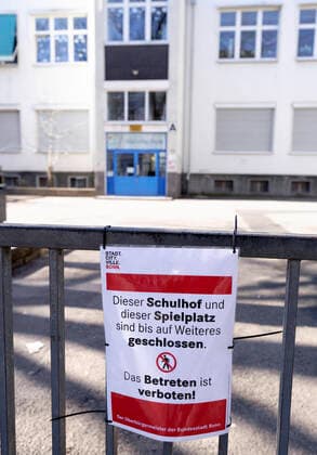 DEU , GERMANY A closed school due to the Corona crisis pandemic in Bonn Corona , 24 03 2020 DEU , GERMANY A closed school due to the Corona crisis pandemic in Bonn , 24 03 2020