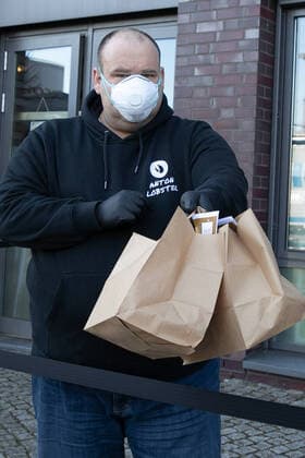 Hanover, Corona crisis, Caterers fighting for survival, Catering service Rocky Lobster has opened a streetfood store in an old canteen, Caterer, Andreas Wolter, with a breathing mask,