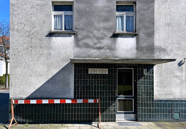 Old, closed hairdressing salon in Düsseldorf Itter