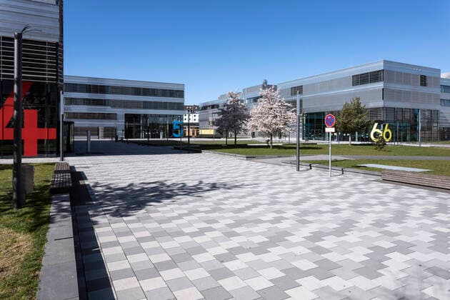 General protective measures to combat the coronavirus pandemic, the University of Applied Sciences Düsseldorf HSD has therefore closed, the campus empty and left