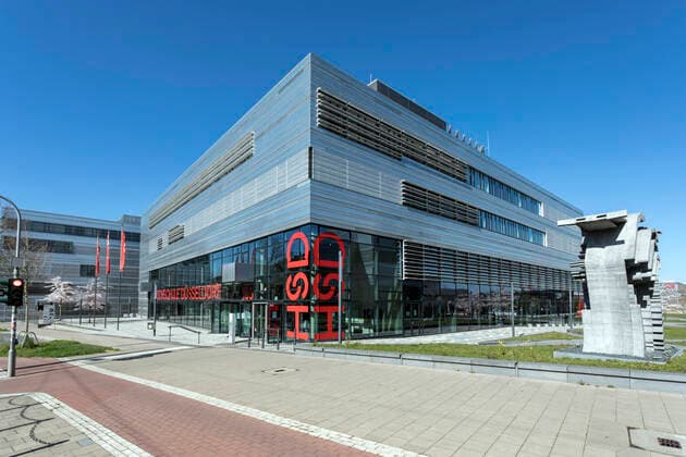 General protective measures to combat the coronavirus pandemic, the University of Applied Sciences Düsseldorf HSD has therefore closed, the campus empty and left