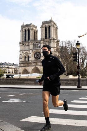 Paris, France, March 19, 2020 - Atmosphere in the streets of Paris after the head of state ordered people to stay home to stop the spread of Covid-19 -  Copyright: xAlexisxSciardx