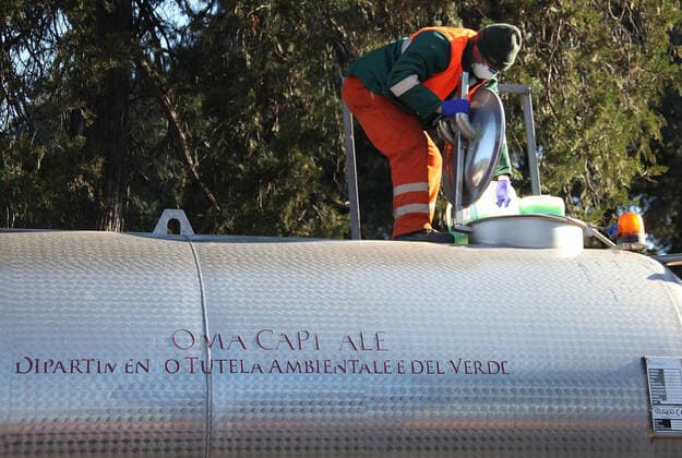 Rome, Operators of Ama and the garden service of the Municipality of Rome, carry out washing and disinfestation operations on the streets of the capital, due to Covid 19 Pictured:  Copyright: xPieroxTenaglix xIPAx xPieroxTenaglix