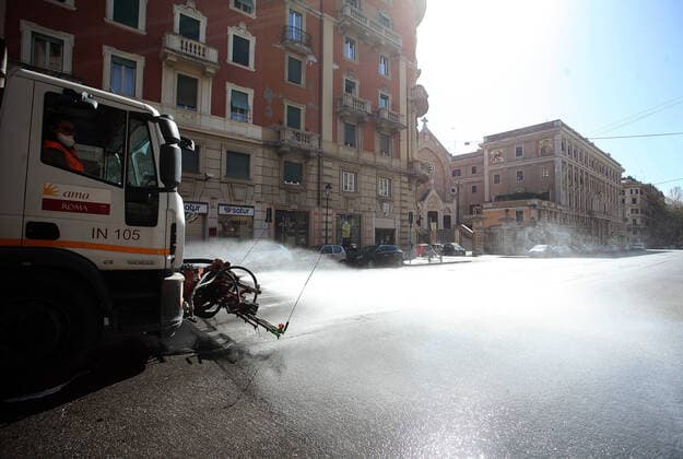 Rome, Operators of Ama and the garden service of the Municipality of Rome, carry out washing and disinfestation operations on the streets of the capital, due to Covid 19 Pictured:  Copyright: xPieroxTenaglix xIPAx xPieroxTenaglix