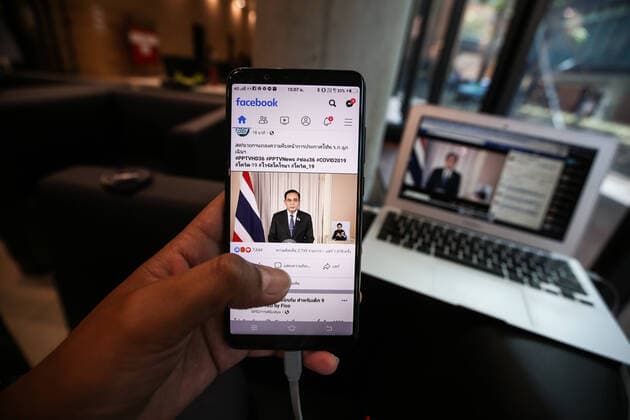 March 25, 2020, Bangkok, Thailand: In this photo illustration the Prime Minister, Prayut Chan-o-cha seen on a smartphone screen speaking during a press conference on the emergency stage that will begin on March 26 as a new measure against Covid-19 virus in Thailand. Bangkok Thailand - ZUMAs197 20200325_zaa_s197_055 Copyright: xPrawetxPuengsawangpholx