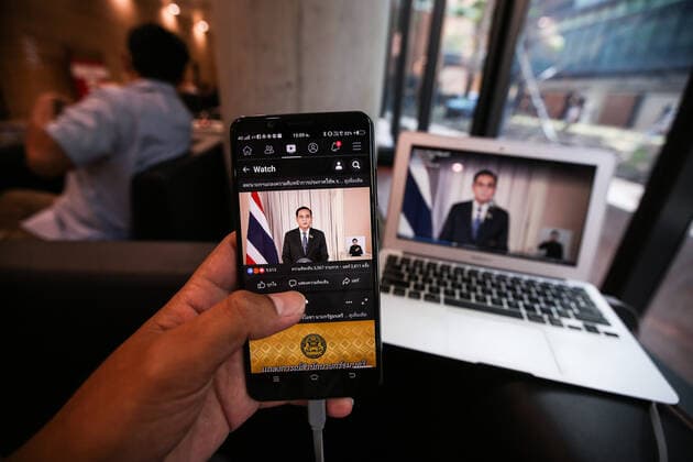 March 25, 2020, Bangkok, Thailand: In this photo illustration the Prime Minister, Prayut Chan-o-cha seen on a smartphone screen speaking during a press conference on the emergency stage that will begin on March 26 as a new measure against Covid-19 virus in Thailand. Bangkok Thailand - ZUMAs197 20200325_zaa_s197_056 Copyright: xPrawetxPuengsawangpholx