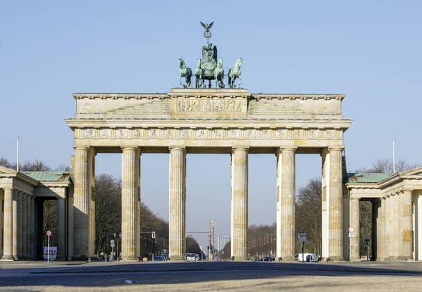 The empty Pariser Platz in front of the Brandenburg Gate Berlin, 25 03 2020 Berlin Germany Copyright: xThomasxImo photothek.netx