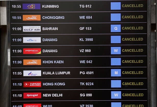 March 25, 2020, Bangkok, Thailand: An information board lists cancelled flights at Bangkok s Suvarnabhumi international airport due to the spread of the coronavirus Bangkok Thailand - ZUMAs197 20200325_zaa_s197_060 Copyright: xChaiwatxSubprasomx