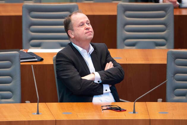 Joachim STAMP, FDP, Minister for Children, Family, Refugees and Integration, Minister for Family Affairs, On the occasion of the Corona Crisis Extraordinary Plenary Session in the State Parliament of North Rhine-Westphalia NRW, Duesseldorf on 24 03 2020,