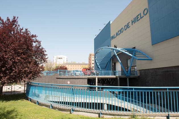 March 25, 2020, Madrid, MADRID, SPAIN: The UME doing work at the Ice Palace during eleventh day after the Government declared the state of alarm in Spain and recommended people to stay at home to fight coronavirus COVID-19 on March 25, 2020 in Madrid, Spain Madrid SPAIN - ZUMAa181 20200325_zaa_a181_053 Copyright: xJoaquinxCorcherox