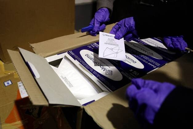 Workers sort out all the personal protective equipment (PPE) received from China at a warehouse in Valencia, Spain, 25 March 2020. A total of 3,800,000 masks, 5,000 protective suits and 2,000,000 gloves arrived to Valencia region to equip hospitals and elder homes in the need of this material amid the coronavirus outbreak. Spain is on its 11th consecutive day of national lockdown imposed by the government in an attempt to slow down the spread of the pandemic COVID-19 disease caused by the SARS-CoV-2 coronavirus. Protection material arrives to Spain from China !ACHTUNG: NUR REDAKTIONELLE NUTZUNG!  Copyright: xJuanxCarlosxCárdenasx GRAFCVA3420 20200325-637207248944540225