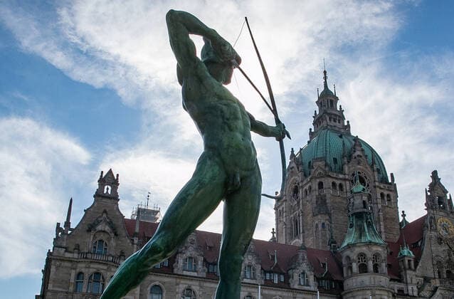 Hanover, Neues Rathaus, due to the current situation and in order to contain the spread of the corona virus, the town hall is currently closed to visitors, exterior view, Maschpark,