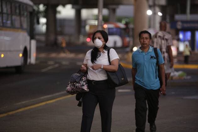 Some passers-by walk in the early morning during the start of the total quarantine, in Panama City, Panama, 25 March 2020. The Government announced the implementation of a total quarantine throughout the country for the coronavirus, which already leaves 8 dead and 443 confirmed infections. The curfew is effective as of 5 a.m. this Wednesday with the exceptions that the same measure already had when it was limited to 12 hours. During the total curfew, citizens will be able to leave their homes for two hours daily to provide basic necessities and through a system of shifts based on the national identification number. Panama enters total quarantine with 8 dead and 443 COVID-19 infections !ACHTUNG: NUR REDAKTIONELLE NUTZUNG!  Copyright: xCarlosxLemosx AME7746 20200325-637207468846852424
