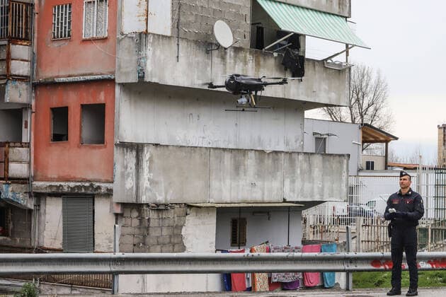 Naples Coronavirus controls of the carabinieri with the drone in Scampia for those who do not stay at home (napolipress Fotogramma, Naples - 2020-03-25) p.s. la foto e utilizzabile nel rispetto del contesto in cui e stata scattata, e senza intento diffamatorio del decoro delle persone rappresentate  Copyright: xnapolipressx xFOTOGRAMMAx