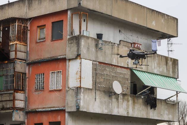 Naples Coronavirus controls of the carabinieri with the drone in Scampia for those who do not stay at home (napolipress Fotogramma, Naples - 2020-03-25) p.s. la foto e utilizzabile nel rispetto del contesto in cui e stata scattata, e senza intento diffamatorio del decoro delle persone rappresentate  Copyright: xnapolipressx xFOTOGRAMMAx