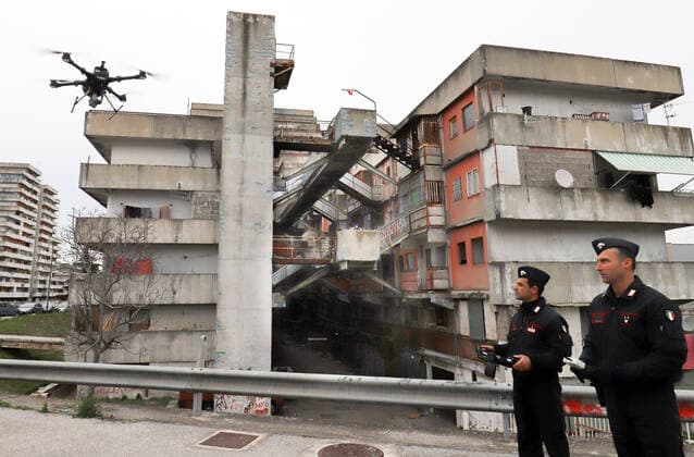Naples Coronavirus controls of the carabinieri with the drone in Scampia for those who do not stay at home (napolipress Fotogramma, Naples - 2020-03-25) p.s. la foto e utilizzabile nel rispetto del contesto in cui e stata scattata, e senza intento diffamatorio del decoro delle persone rappresentate  Copyright: xnapolipressx xFOTOGRAMMAx