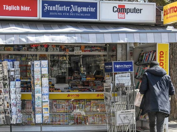 Opened in times of Corona a newspaper kiosk Even if most shops and stores are closed, newspaper kiosks, bakeries, grocery stores, pharmacy, etc. may open Photo Winfried Rothermel