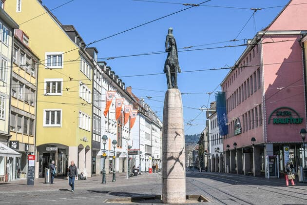 Almost empty shopping mile in Freiburg The shops are closed, the exit restrictions due to corona are largely observed Photo Winfried Rothermel
