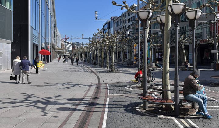 25 03 2020, xblx, Frankfurt on day 3 of the contact ban, only a few people on the Zeil Frankfurt am Main