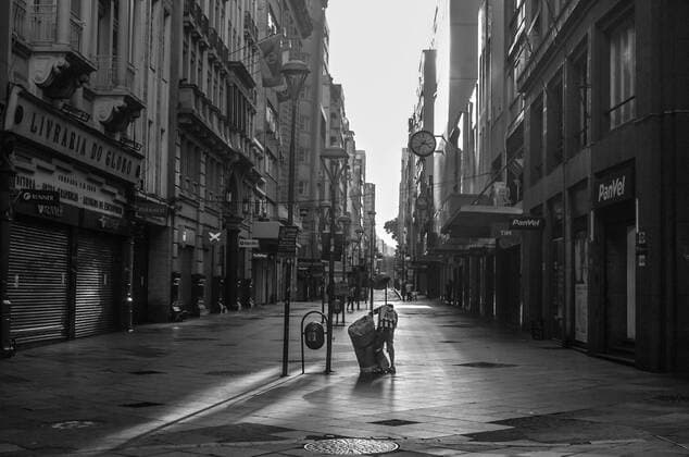 PORTO ALEGRE, RS - 25.03.2020: COVID19 PORTO ALEGRE - Covid 19 in Porto Alegre closes shops and leaves empty streets in the capital of Rio Grande do Sul on Wednesday, 25. x1897609x  OmarxdexOliveira