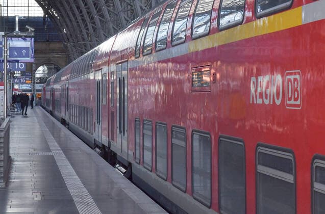 25 03 2020, xblx, regional train of Deutsche Bahn in Frankfurt central station in times of corona, Frankfurt am Main