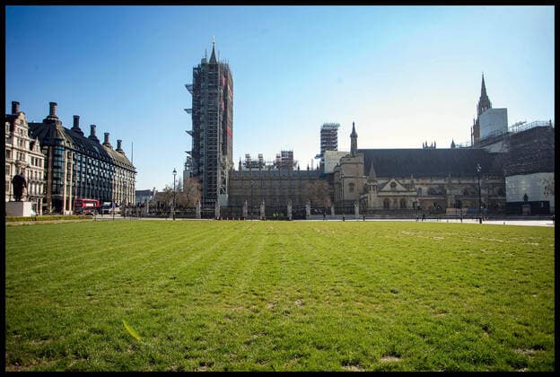 . 25 03 2020. London, United Kingdom. Ongoing Coronavirus Crisis. Empty Parliament Square during the Coronavirus crisis.  xMartynxWheatleyx xi-Imagesx IIM-20954-0006