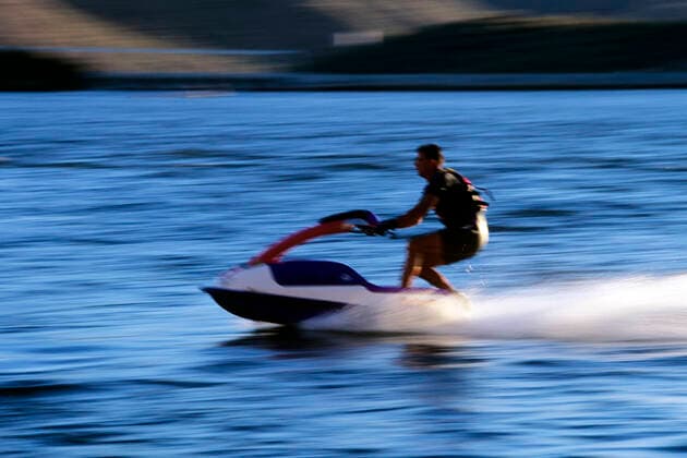 IMAGO Creative: Sport Dichotomien - Land und Wasser Jet skiing. Model Released Arizona USA Copyright: xKenxRossx KRO-07564