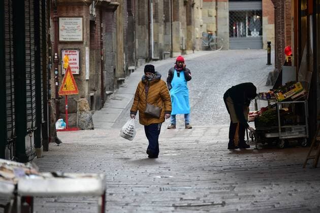 Bologna at the time of the coronavirus - deserted city or few people (gianni schicchi Fotogramma, Bologna - 2020-03-25) p.s. la foto e utilizzabile nel rispetto del contesto in cui e stata scattata, e senza intento diffamatorio del decoro delle persone rappresentate  Copyright: xgiannixschicchix xFOTOGRAMMAx