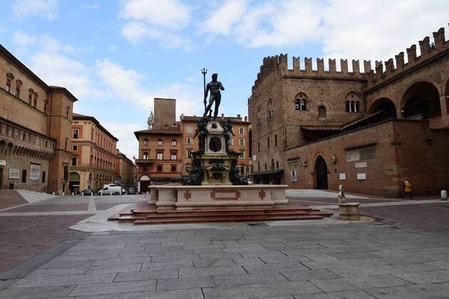 Bologna at the time of the coronavirus - deserted city or few people (gianni schicchi Fotogramma, Bologna - 2020-03-25) p.s. la foto e utilizzabile nel rispetto del contesto in cui e stata scattata, e senza intento diffamatorio del decoro delle persone rappresentate  Copyright: xgiannixschicchix xFOTOGRAMMAx