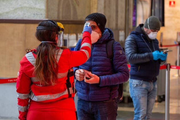 Milan, Coronavirus Covid 19 emergency, checks and detection of temperatures in Central station (Massimo Alberico Fotogramma, Milan - 2020-03-25) p.s. la foto e utilizzabile nel rispetto del contesto in cui e stata scattata, e senza intento diffamatorio del decoro delle persone rappresentate  Copyright: xMassimoxAlbericox xFOTOGRAMMAx